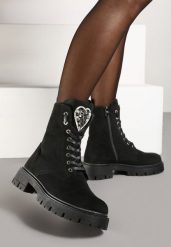 Czarne Płaskie Sznurowane Botki w Stylu Workerów z Metalową Aplikacją Savanelith. Czarne botki damskie Born2be, z aplikacjami, z jeansu, bez obcasa, na obcasie, bez zapięcia. Za 99.99 zł.