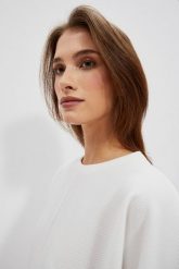Bluza z wiązaniem w pasie. Bluzy damskie MOODO, l, bez wzorów, z bawełny, bez ramiączek, bez kaptura. W wyprzedaży za 54.99 zł.