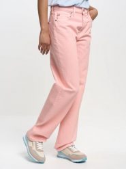 Jeansy damskie z rozszerzaną nogawką różowe Meg 601. Czerwone jeansy damskie BIG STAR, na lato, bez wzorów, z jeansu, retro. W wyprzedaży za 249.99 zł.