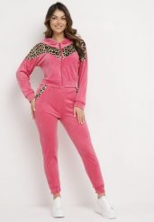 Fuksjowy 2-Częściowy Komplet Dresowy z Animal Print Bluza z Kapturem i Spodnie z Kieszeniami Arieli. Czerwone bluzy damskie Born2be, m, bez wzorów, z dresówki, bez ramiączek, z kapturem. Za 79.99 zł.