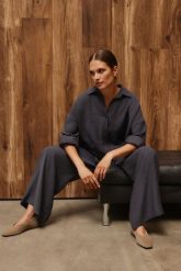 KOSZULA LINDA GRAFITOWA S - Flawless. Szare koszule damskie Flawless, s, bez wzorów, z materiału, eleganckie, bez kołnierzyka, bez ramiączek. Za 468.00 zł.