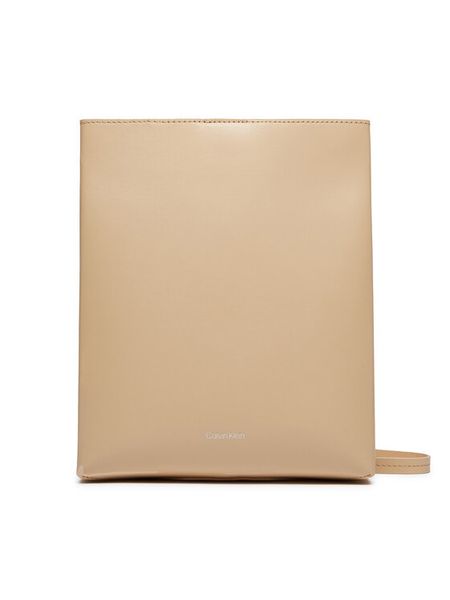 Calvin Klein Torebka K60K612649 Beżowy. Brązowe listonoszki damskie Calvin Klein, bez wzorów, ze skóry, bez dodatków. Za 579.99 zł.