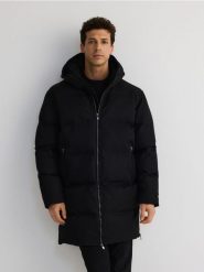 Pikowana kurtka z kapturem - czarny. Czarne kurtki męskie Reserved, l, bez wzorów, z tkaniny, z kapturem. W wyprzedaży za 199.99 zł.