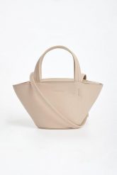 Torebka damska shopper PATRIZIA PEPE. Shopperki damskie Patrizia Pepe, bez wzorów, bez dodatków. W wyprzedaży za 1,084.73 zł.