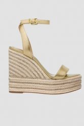 MICHAEL KORS Złote sandały na platformie Leighton Wedge, Rozmiar 38,5. Żółte sandały damskie Michael Kors, bez wzorów, bez obcasa, na platformie, bez zapięcia. W wyprzedaży za 599.99 zł.