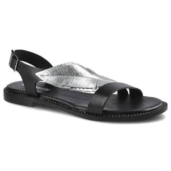 Sandaly damskie Dwunasty Shoes, z regulowanym zapięciem przy pięcie płaską podeszwą oraz dekoracyjnym elementem na cholewce, czarno-srebrne, 900-2. Czarne sandały damskie Dwunasty Shoes, bez wzorów, ze skóry, bez obcasa, na obcasie, bez zapięcia. Za 205.00 zł.