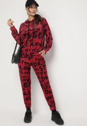 Czerwony Komplet Dresowy z Bluzą z Kapturem i Spodniami Jogger w Graficzny Print Vesila. Czerwone bluzy damskie Born2be, bez wzorów, z dresówki, eleganckie, bez ramiączek, z kapturem. Za 119.99 zł.
