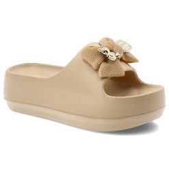 Beżowe Klapki Filippo Wsuwane Obuwie Damskie Z Kokardą. Brązowe klapki damskie Filippo, na lato, bez wzorów, eleganckie, bez obcasa, bez zapięcia. Za 69.99 zł.