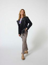 ONLY Kurtka z imitacji skóry Vera 15293015 Czarny Regular Fit. Czarne kurtki damskie ONLY, m, bez wzorów, ze skóry, bez kaptura. Za 289.99 zł.
