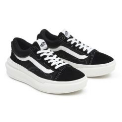 Buty do chodzenia damskie Vans Old Skool Over sportowe. Białe obuwie sportowe damskie Vans, bez wzorów, bez zapięcia, trekkingowe, vans old skool. Za 270.00 zł.