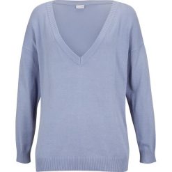 Sweter z dekoltem w serek oversize. Swetry nierozpinane damskie bonprix, bez wzorów, bez kołnierzyka, bez ramiączek. Za 79.99 zł.