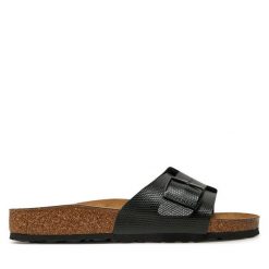 Klapki Birkenstock. Czarne klapki damskie Birkenstock, bez wzorów, bez obcasa, bez zapięcia. Za 359.99 zł.