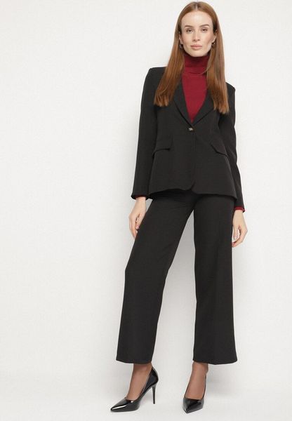 Czarny Komplet Garniturowy z Wiskozą Marynarka na Guzik i Szerokie Spodnie Tevora. Czarne marynarki i żakiety damskie Born2be, z aplikacjami, z koronki, eleganckie, bez kołnierzyka, bez ramiączek. Za 179.99 zł.