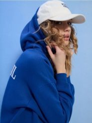 Bawełniana czapka z daszkiem i haftem - biały. Białe czapki damskie Sinsay, bez wzorów, z bawełny. Za 15.99 zł.