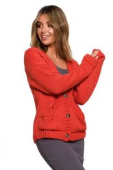 Krótki sweter rozpinany z wełną zapinany na guziki czerwony. Czerwone kardigany damskie Polskie swetry, na jesień, l, bez wzorów, z nylonu, eleganckie, bez kołnierzyka. Za 249.00 zł.