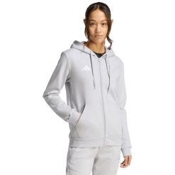 Bluza damska adidas Entrada 26 Full Zip Hoodie. Szare bluzy damskie Adidas, l, bez wzorów, z bawełny, klasyczne, bez ramiączek, z kapturem. Za 146.99 zł.