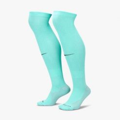 Skarpety piłkarskie Nike Strike Dri-FIT. Czarne skarpety męskie Nike, bez wzorów, z materiału. Za 99.40 zł.