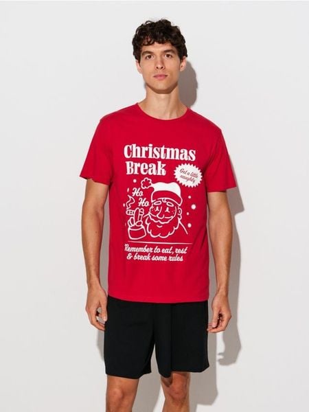 Świąteczna piżama z nadrukiem Mikołaja - wielobarwny. Piżamy męskie Sinsay, l, bez wzorów, bez kołnierzyka, bez ramiączek. Za 25.99 zł.