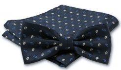 Elegancka Mucha Męska - Alties - Granat w Niebiesko-Biały Wzór. Niebieskie krawaty i muchy Alties, bez wzorów, eleganckie. Za 54.00 zł.