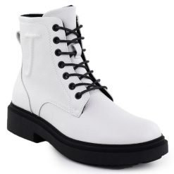 Skórzane botki damskie workery białe Sergio Leone BT25248-S. Białe botki damskie Sergio Leone, bez wzorów, ze skóry, bez obcasa, bez zapięcia. Za 144.99 zł.