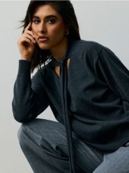 Sweter z wiązaniem przy dekolcie - szary. Szare swetry nierozpinane damskie Sinsay, l, bez wzorów, bez kołnierzyka, bez ramiączek. Za 45.99 zł.