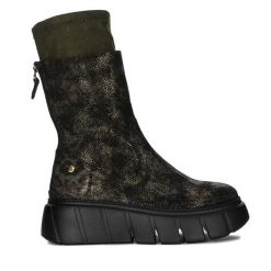 Botki Maciejka. Brązowe botki damskie Maciejka, bez wzorów, bez obcasa, na koturnie, bez zapięcia. Za 639.99 zł.
