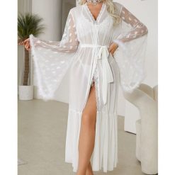 Szlafrok maxi z lekkiego materiału z długimi rękawami Oketa. Czerwone szlafroki damskie Intica, s, z aplikacjami, z materiału, bez ramiączek, bez kaptura. Za 139.00 zł.