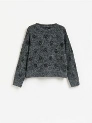 Sweter z ozdobnymi aplikacjami - ciemnoszary. Szare swetry nierozpinane damskie Reserved, l, z aplikacjami, z dzianiny, bez kołnierzyka, bez ramiączek. Za 139.99 zł.