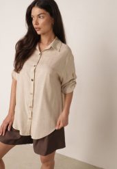Beżowa Koszula Casual z Wiskozą i Lnem z Rękawami 3/4 Linyana. Brązowe koszule damskie Born2be, l, bez wzorów, z jeansu, casualowe, bez kołnierzyka, bez ramiączek. Za 99.99 zł.