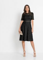 Sukienka koronkowa z szydełkową wstawką. Czarne sukienki damskie bonprix, bez wzorów, z koronki, bez kołnierzyka, bez ramiączek. Za 209.99 zł.