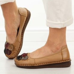 Camelowe skórzane półbuty damskie Potocki 15309. Brązowe półbuty damskie POTOCKI, na jesień, bez wzorów, z jeansu, eleganckie, z okrągłym noskiem, bez obcasa, na płaskiej podeszwie, bez zapięcia. Za 219.00 zł.