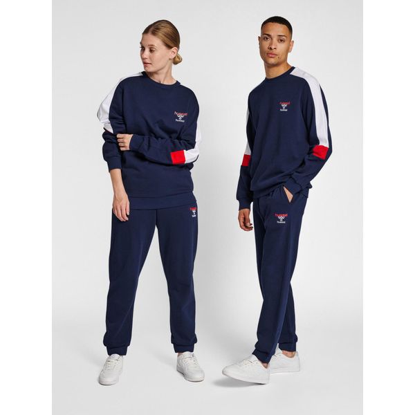 Jogging Hummel IC Dayton. Niebieskie szorty damskie Hummel, bez wzorów, z dresówki, sportowe. Za 244.50 zł.