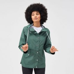 Kurtka turystyczna parka z membraną damska Bayla przeciwdeszczowa. Zielone parki damskie Regatta, na zimę, xl, bez wzorów, bez kaptura. W wyprzedaży za 280.90 zł.