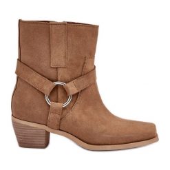 Botki Z Naturalnego Zamszu Na Obcasie Zazoo 3444/2 Beżowe beżowy. Brązowe botki damskie z aplikacjami, eleganckie, bez obcasa, na obcasie, bez zapięcia. Za 655.57 zł.