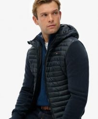 Superdry Kurtka Hooded Storm Fleece Hybrid – Ocieplany przód, rękawy z polaru. Niebieskie kurtki męskie Superdry, xl, bez wzorów, z polaru, bez kaptura. Za 559.35 zł.