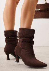 Brązowe Drapowane Botki na Geometrycznej Szpilce Carisma. Brązowe botki damskie Born2be, bez wzorów, eleganckie, bez obcasa, na obcasie, bez zapięcia. Za 159.99 zł.