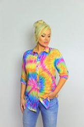 Wielokolorowa zapinana na guziki koszula z kołnierzem PLUS SIZE XXL. Koszule damskie Nasi partnerzy, plus size, bez wzorów, z bawełny, klasyczne, bez kołnierzyka, bez ramiączek. Za 199.90 zł.