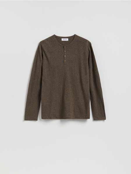 Sweter henley - szary. Szare swetry męskie Reserved, l, bez wzorów, z dzianiny, bez kołnierzyka, bez ramiączek. W wyprzedaży za 59.99 zł.