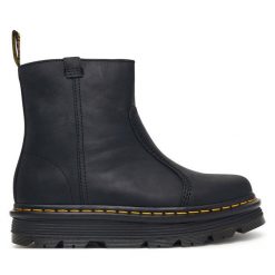 Botki Dr. Martens. Czarne botki damskie Dr. Martens, bez wzorów, bez obcasa, na płaskiej podeszwie, bez zapięcia. Za 849.99 zł.