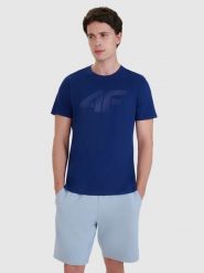 4F T-shirt regular z nadrukiem męski - granatowy M. Niebieskie t-shirty męskie 4F, m, bez wzorów, z bawełny, bez kołnierzyka, bez ramiączek. Za 59.99 zł.