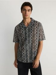 Wzorzysta koszula comfort fit - ciemnoszary. Szare koszule męskie Reserved, l, bez wzorów, z tkaniny, bez kołnierzyka, bez ramiączek. W wyprzedaży za 79.99 zł.