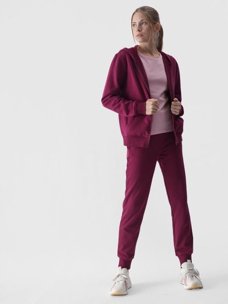 4F Spodnie dresowe joggery damskie - fioletowe XS. Fioletowe spodnie dresowe damskie 4F, bez wzorów, z bawełny, sportowe. W wyprzedaży za 79.99 zł.