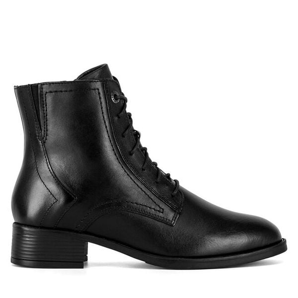 Trzewiki Lasocki. Czarne botki damskie Lasocki, bez wzorów, bez obcasa, na płaskiej podeszwie, bez zapięcia. Za 169.99 zł.