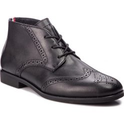 Trzewiki TOMMY HILFIGER - Dressy Casual Leathe FM0FM01751 Black 990. Czarne botki męskie Tommy Hilfiger, bez wzorów, z materiału, casualowe, bez obcasa, bez zapięcia. W wyprzedaży za 379.00 zł.