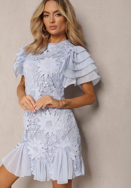 Jasnoniebieska Sukienka Dopasowana Mini z Koronką i Falbankami Offiamea. Niebieskie sukienki damskie Renee, na co dzień, l, z aplikacjami, z koronki, eleganckie, bez kołnierzyka, bez ramiączek, mini, dopasowane. Za 179.99 zł.