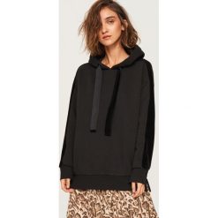 Bluza z kapturem - Czarny. Czarne bluzy damskie Reserved, l, bez wzorów, bez ramiączek, z kapturem. Za 69.99 zł.