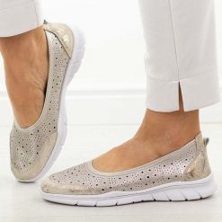 Szampańskie ażurowe skórzane baleriny damskie Jezzi 9997. Żółte balerinki damskie Jezzi, na jesień, w ażurowe wzory, z jeansu, casualowe, z okrągłym noskiem, bez obcasa, na płaskiej podeszwie, bez zapięcia. Za 189.00 zł.