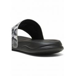 Damskie klapki Popcat 20 Snake Chic PUMA Black Silver Metallic. Czarne klapki damskie Puma, bez wzorów, sportowe, bez obcasa, bez zapięcia. Za 139.00 zł.