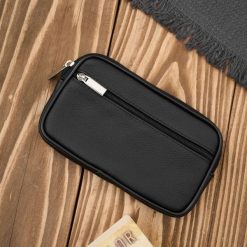 Męska skórzana saszetka na pasek do ręki czarna ABR-53. Czarne saszetki i nerki męskie ze skóry, do ręki. Za 72.25 zł.