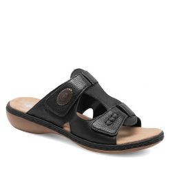 Klapki Rieker. Czarne klapki damskie Rieker, bez wzorów, bez obcasa, bez zapięcia. Za 299.99 zł.